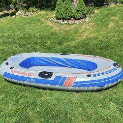 Inflatable Boat + 2 New Life Vests + 2 Paddles