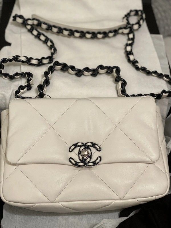 BNIB Extremely Rare Chanel 19 Small Purse White & Black Hardware 21K Gorgeous!!