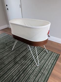 Snoo Bassinet - cleaned and includes sm, med, lg sleep sacks