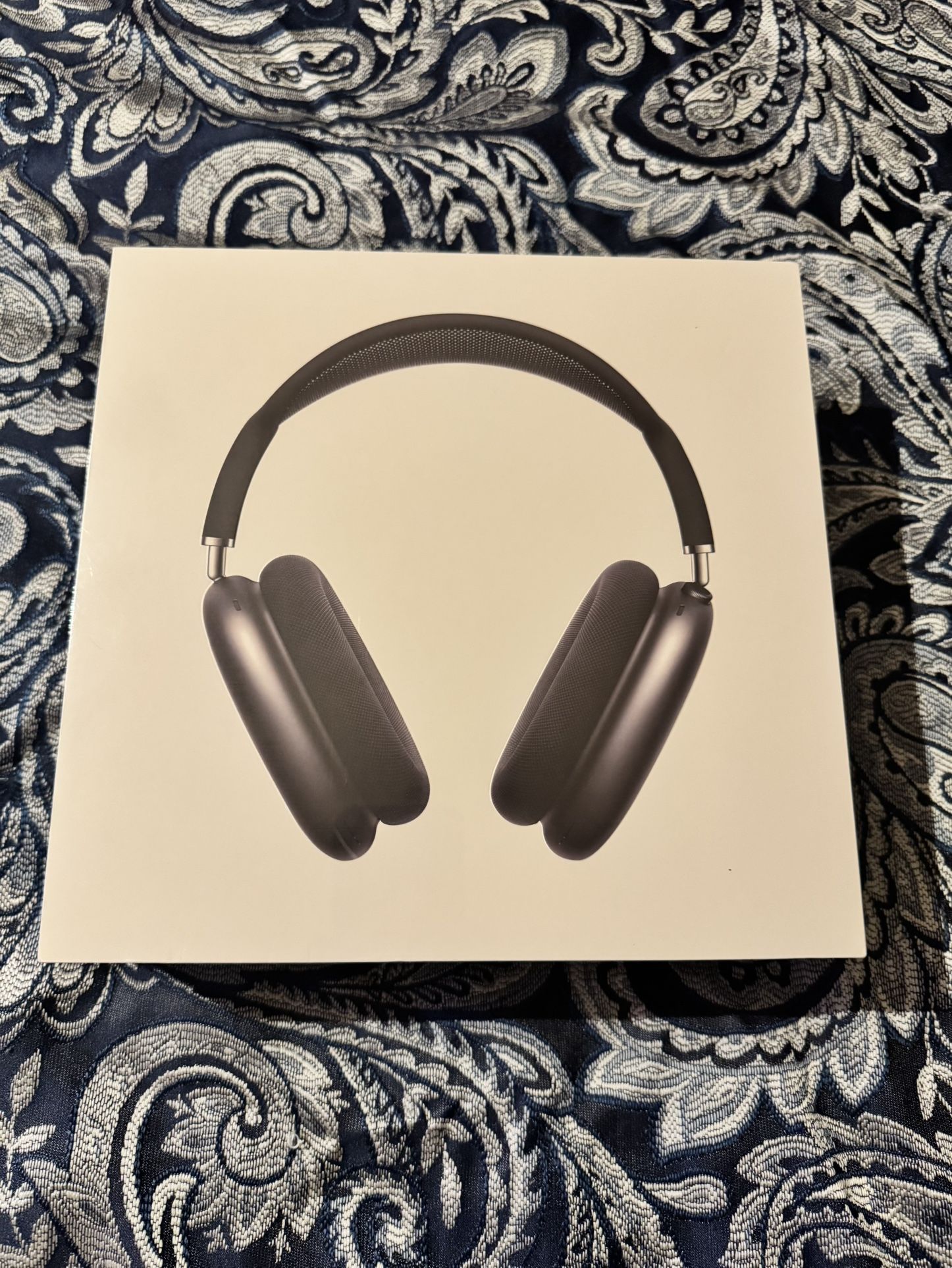 Black AirPods Max W/Smart Case
