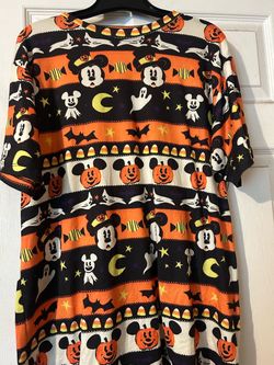 Disney Halloween top XL