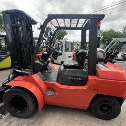 2006 TOYOTA FORKLIFT 8000 LBS.