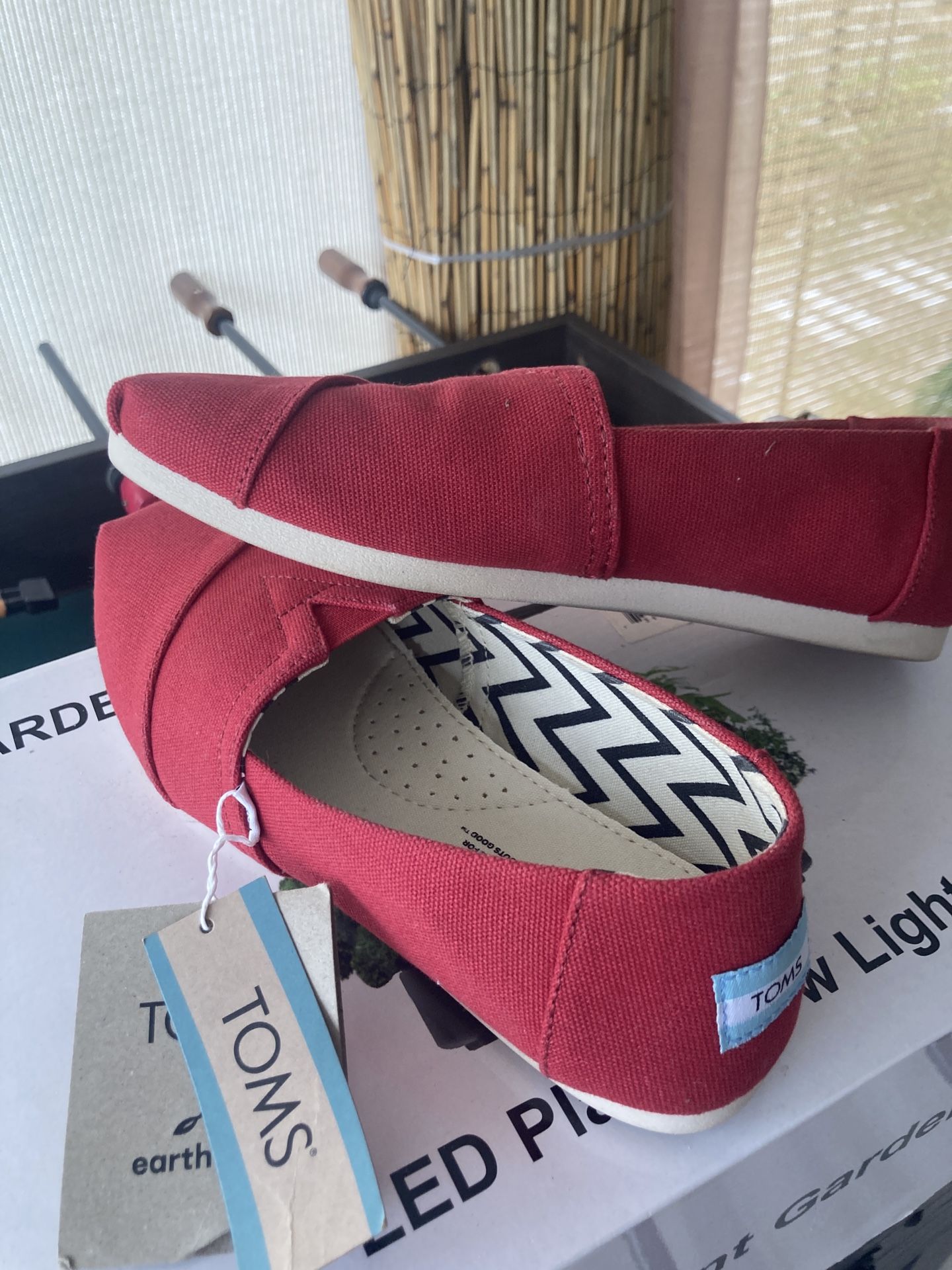 Toms Sz 7 $2O OBO New W/ Box And Tags