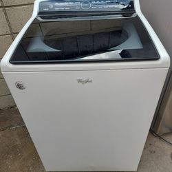 Whirlpool Top Load Washer. 