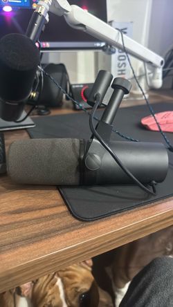 Shure SM7B Professional Microphone – Great Condition