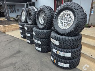 17" KMC w- 35" Toyo MT tires 35x12.50R17 17s 35s