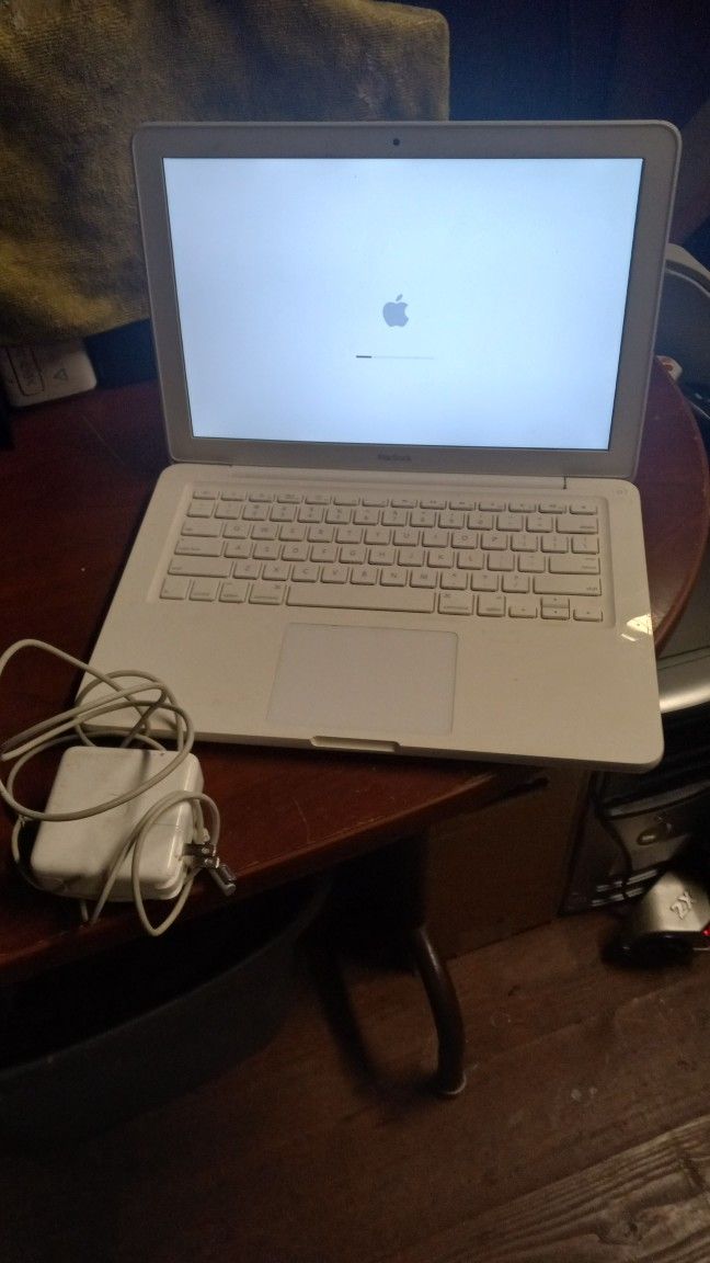 MacBook Laptop 