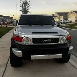 Toyota fj Cruser 2008  287.000 millas  4x4  Título limpio