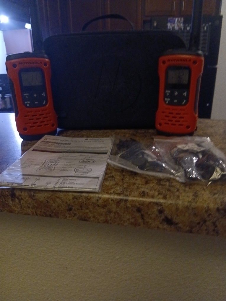 QMotorola T600 Two-Way Radio (Orange) – Waterproof + Accessories