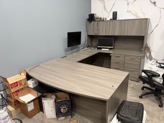 Large Executive U-Shaped Office Desk with Hutch & Storage – Modern