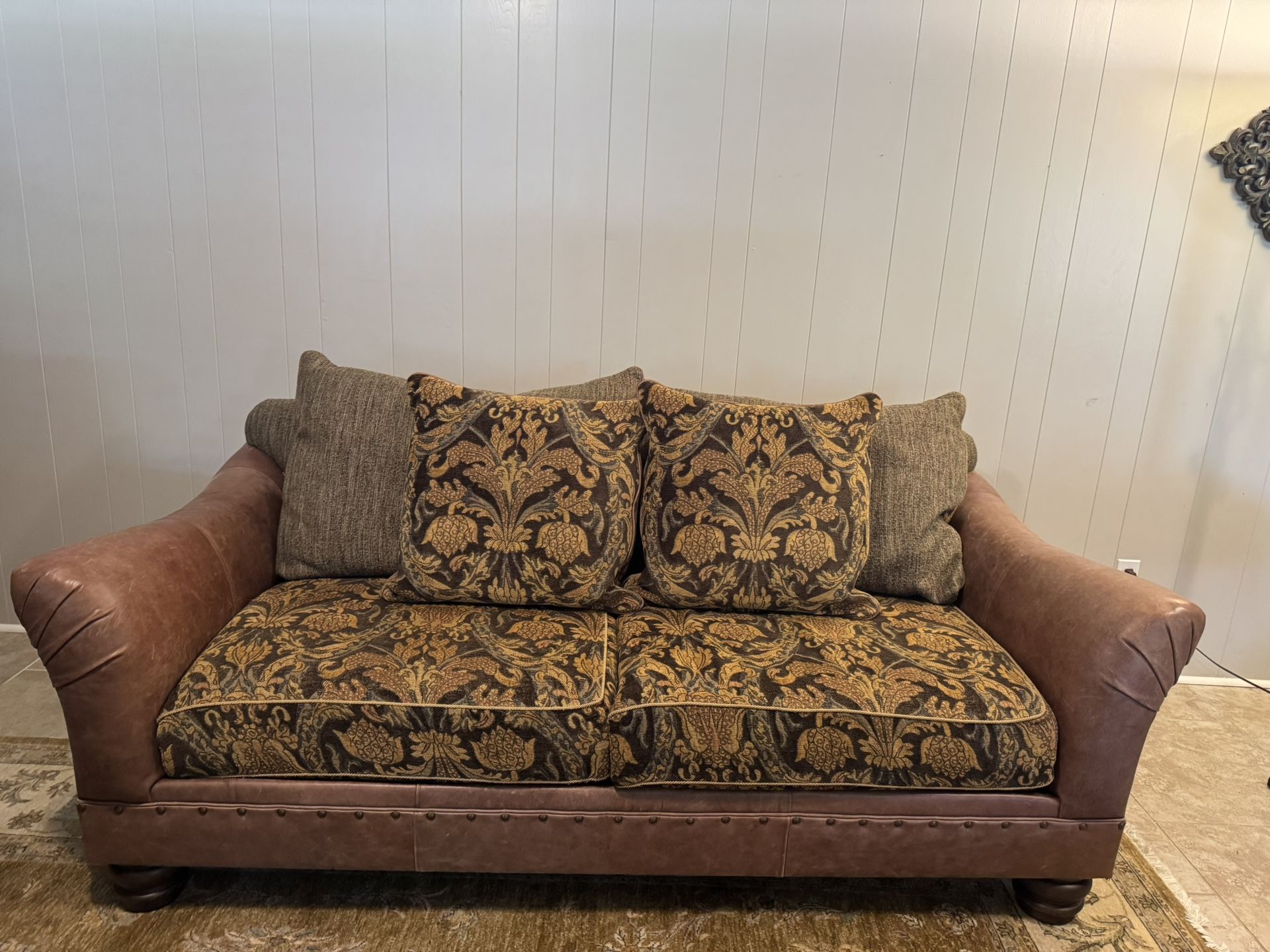 Sofa, Paul Robert, Inc