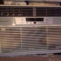 AC Unit Frigidaire