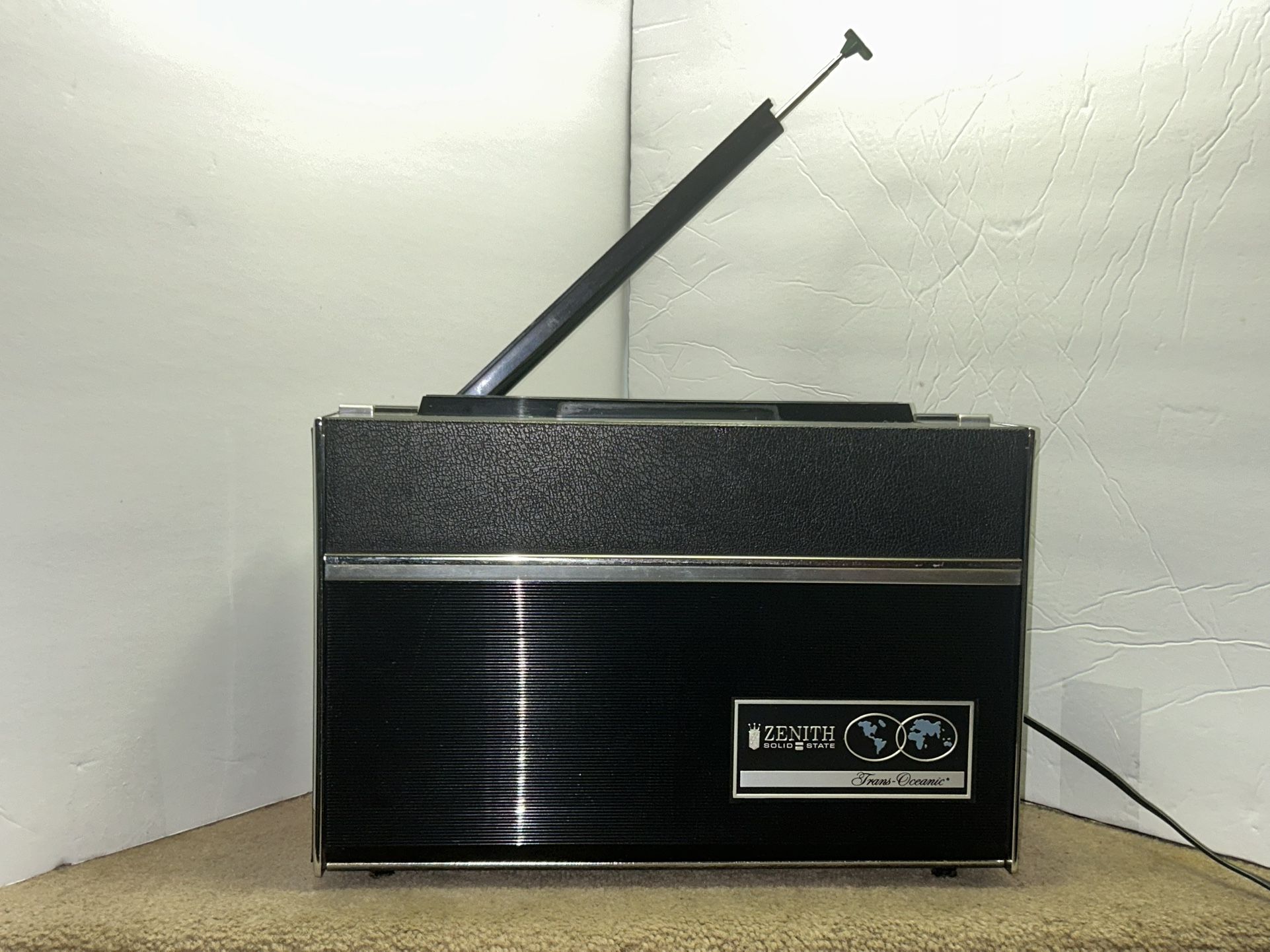 Vintage Zenith 7000-1 Trans-Oceanic Shortwave Radio