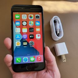 iPhone 7 - UNLOCKED - Like New  