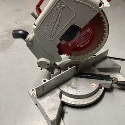 Milwaukee 15amp 10-inch Miter saw 
