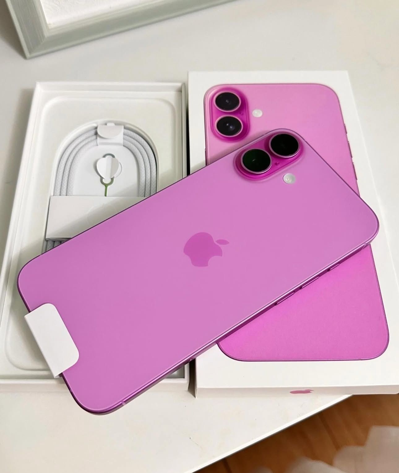 UNLOCKED iPhone 16+ Pink 256GB