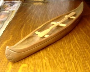 COLLECTIBLE MODEL / CANOE WITH PADDLES