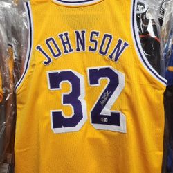 Lakers Magic Johnson Signed, Beckett-Certified Jersey 