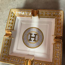 1 Coffe And 1 ashtray