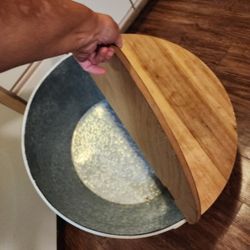 Old Vintage Looking Distressed Wash Tub With Storage Space 