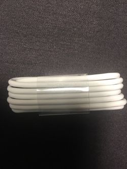 APPLE LIGHTNING CABLE