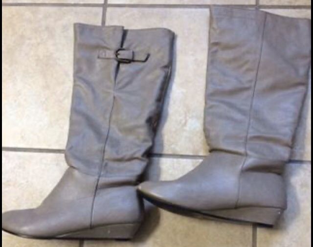 Light Gray Boots - Size 7