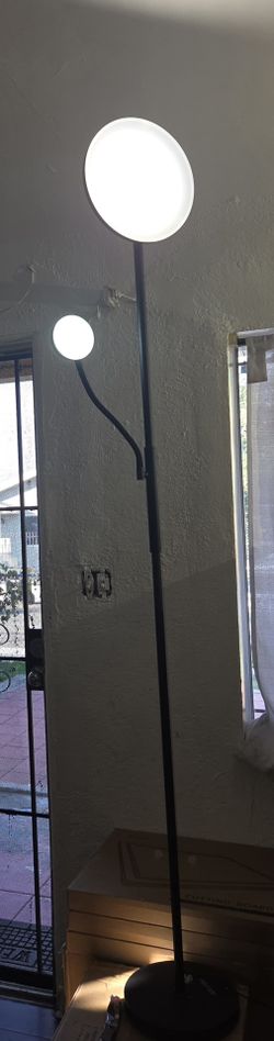 Floor Lamp/ Lámpara 