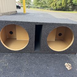 Basically New 2 12"Ported subwoofer box 