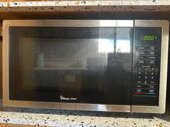Magic Chef Stainless Steel Countertop Microwave – Works Great