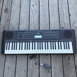 Yamaha 61-Key Electronic Keyboard w/ Power Adapter – Great Condition