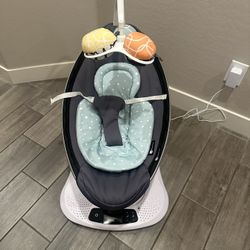 4moms Mamaroo 4 Mutli-Motion Swing with Newborn Inset