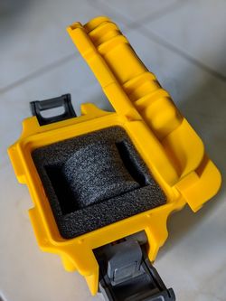 Invicta small dive box