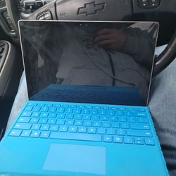 128g Surface Pro 4  With Charger And Keyboard 
