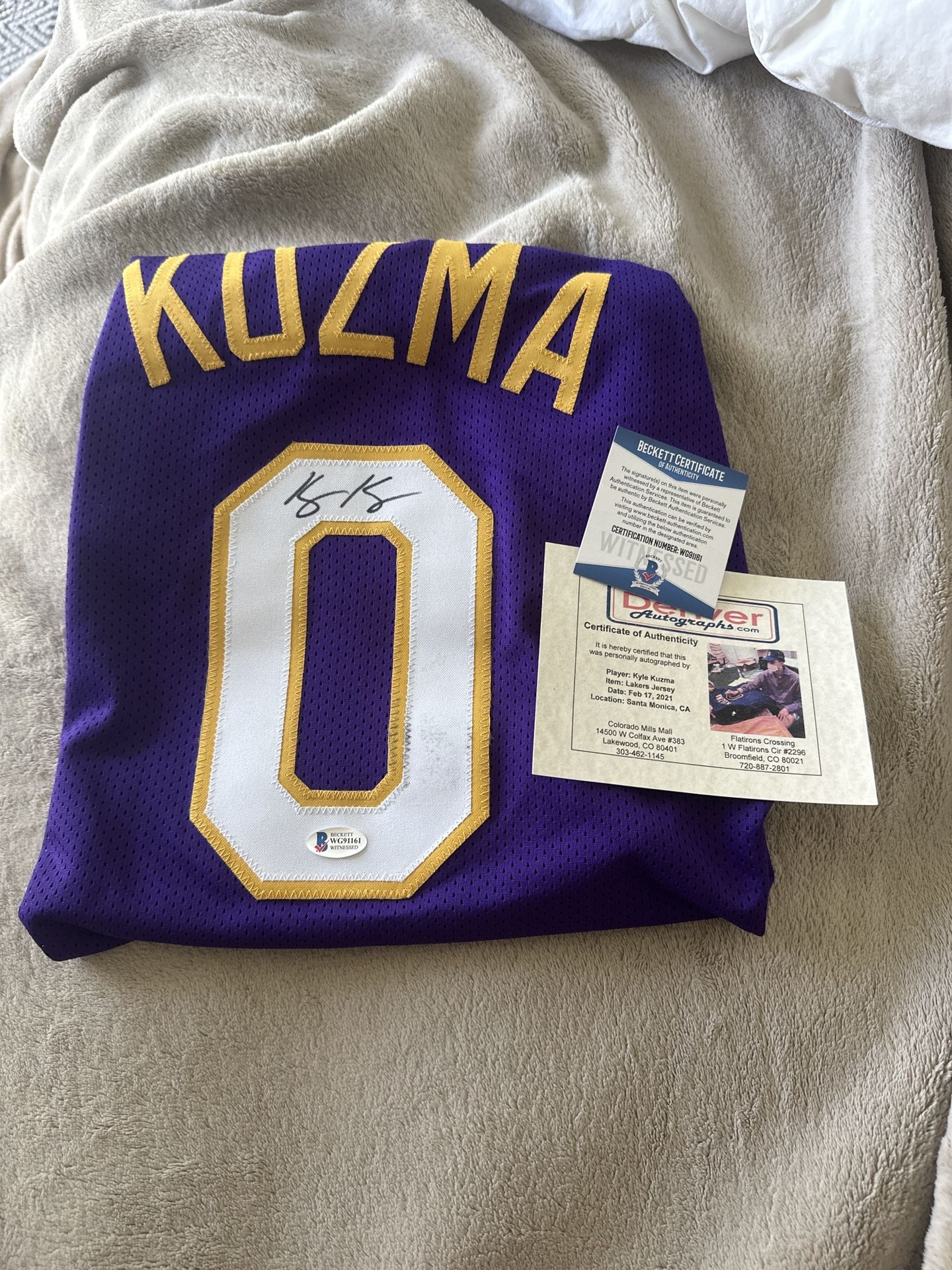 Kyle Kuzma Signed Los Angeles Lakers Jersey with Certificate of Authenticity