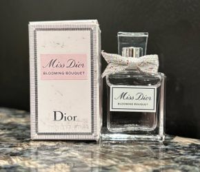 NEW DIOR MISS DIOR BLOOMING BOUQUET MINI IN BOX $15!