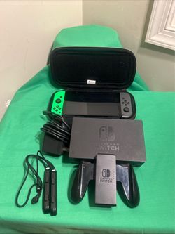 Nintendo Switch – OLED Model w/White Joy-Con - 64 GB  pre-owned in great condition