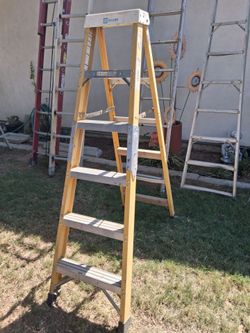 Bauer six foot fiberglass step ladder