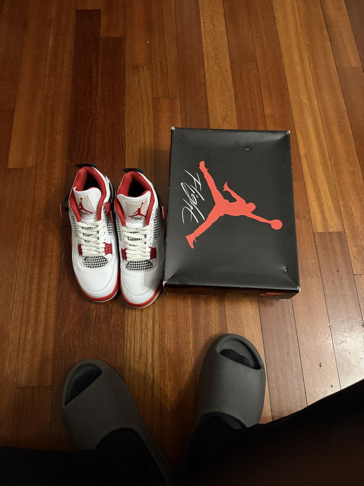 Slighty used Air Jorden 4 Retro Fire Res