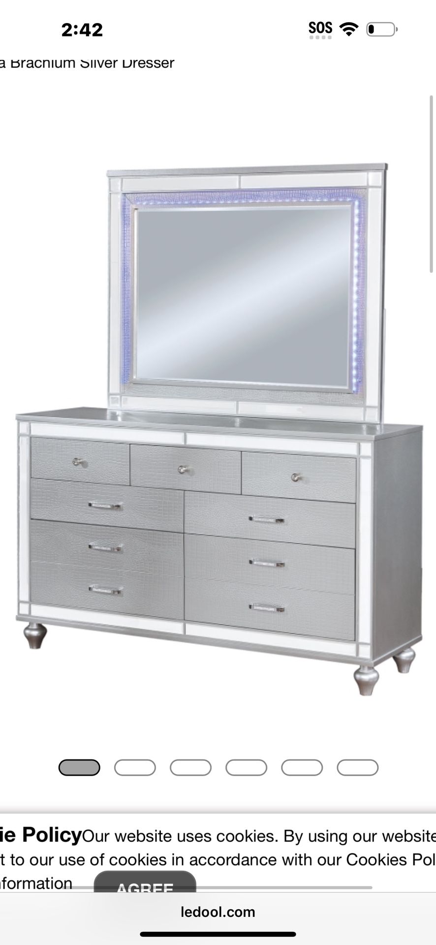 Dresser With Big Mirror $80