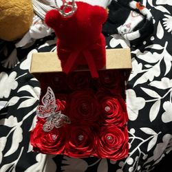 Red Eternal Roses Box 