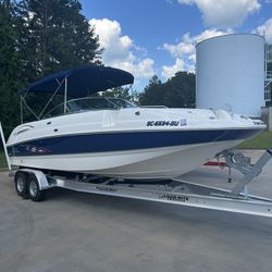 Chaparral Model 274 Sun 2006 - 28 Foot - Only 250 Hours