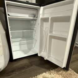 Whirpool Mini Fridge & Freezer