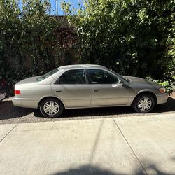 2001 Toyota Camry (Needs new engine-Tow Away)