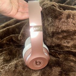 Rose Gold Beats Solo 3