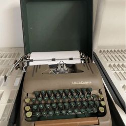 1950's Smith-Corona Portable Typewriter W/Hardcase