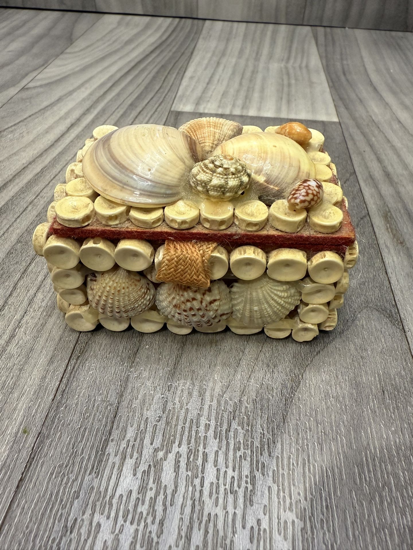 Seashell Encrusted Small Trinket Box/Jewelry Box Super Cute Vintage