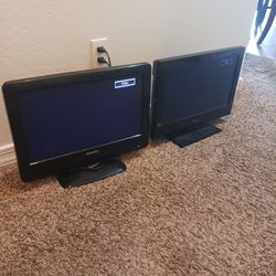 2 Working Tvs Small Great For Small Spaces Asking $30 Cash Each  pls thanks can plug in to show it works no damages 