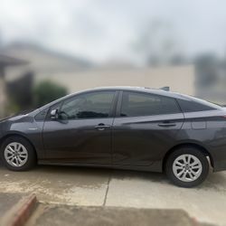 2018 Toyota Prius Hybrid 47k miles