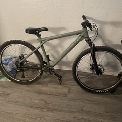 GT Avalanche 2.0 Size M mountain bike for Sale in Tacoma WA