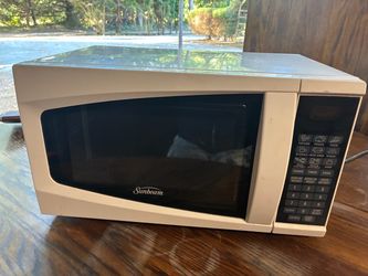 Sunbeam 700 watt microwave